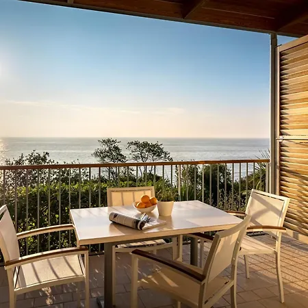 Isabella Island Resort, Valamar Collection פורץ