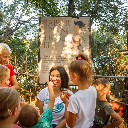 Isabella Island & 4*